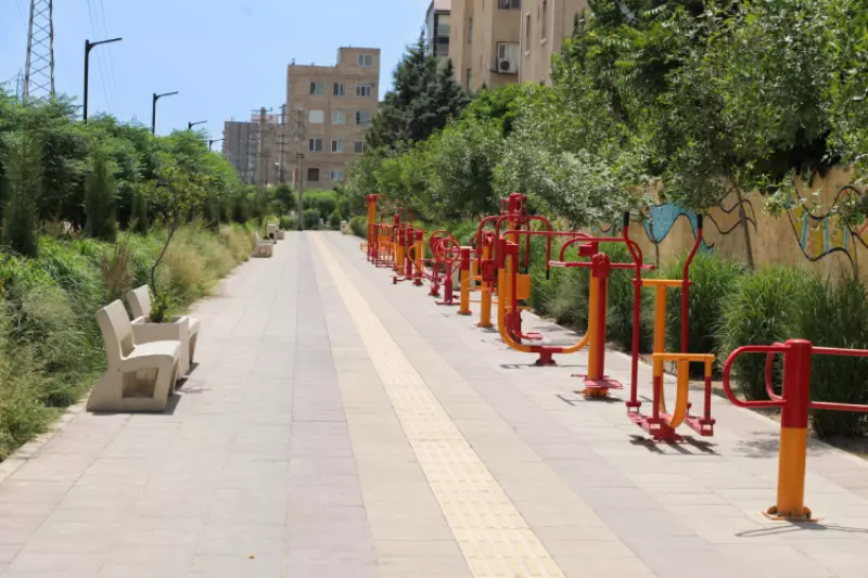 بوستان ساحل با مساحت ۹۵۰۰ متر مربع و اعتبار ۱۴۰ میلیارد ریال در شهرک وحدت احداث شد و با امکاناتی از جمله پیاده‌راه، پیست دوچرخه سواری، زمین و لوازم بازی کودکان ، ست تندرستی و غیره به بهره برداری رسید.