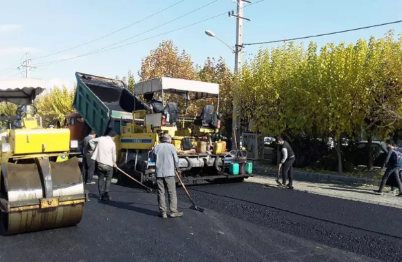 بهسازی معابر سطح منطقه:  توزیع بیش از ۱۹۳۰۰ تن آسفالت با  اعتبار: ۲۰ میلیارد ریال، اجرای کفپوش ۹۳۱۳ متر مربع و ۱۰۴۰۰ متر جدولگذاری 