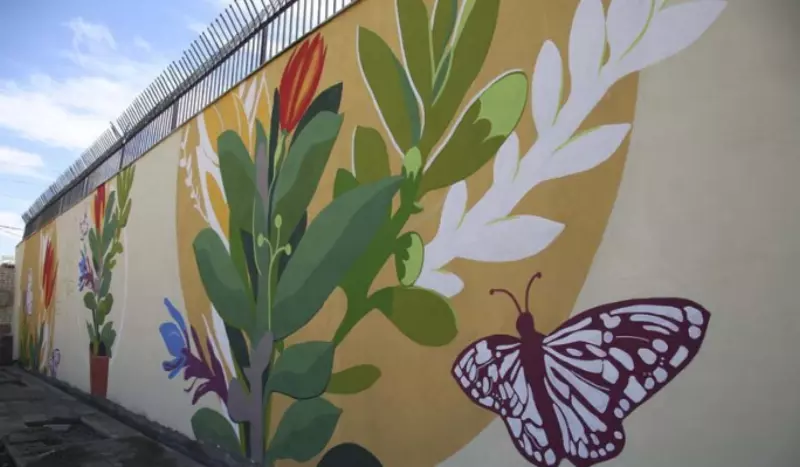 اجرای نقاشی دیواری و زیرکاری جداره ها و دیوارها با اعتباری بالغ بر ۱۳ میلیارد ریال