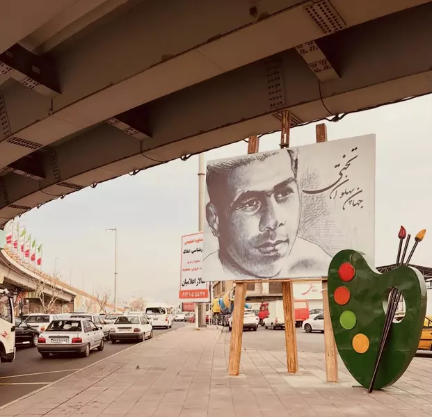 ساخت و نصب تابلوهای مفاخر شهر  در زیر پل انبار نفت با صرف اعتبار ۲۰۰ میلیون ریال