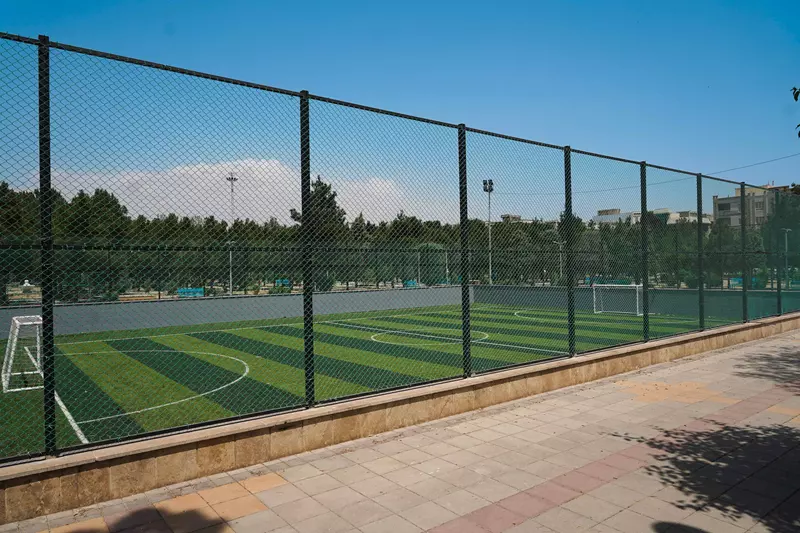 احداث زمین چمن پارک نسترن